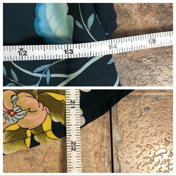 😎 3/$10 Loft green floral top - Picture 7 of 8